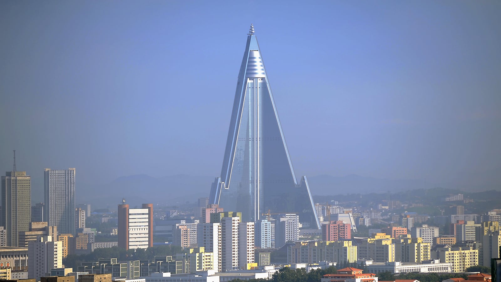articles/2016/02/14/north-korea-s-best-building-is-empty-the-mystery-of-the-ryugyong-hotel/160214-berg-babel-tease_bvxnz3