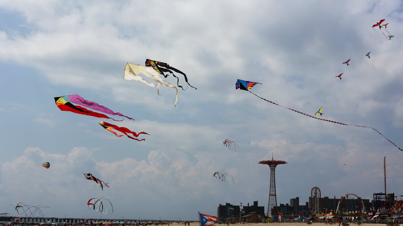 cheats/2016/06/05/4-wounded-in-coney-island-shooting/160605-coney-island-shooting-cheat_xrynml