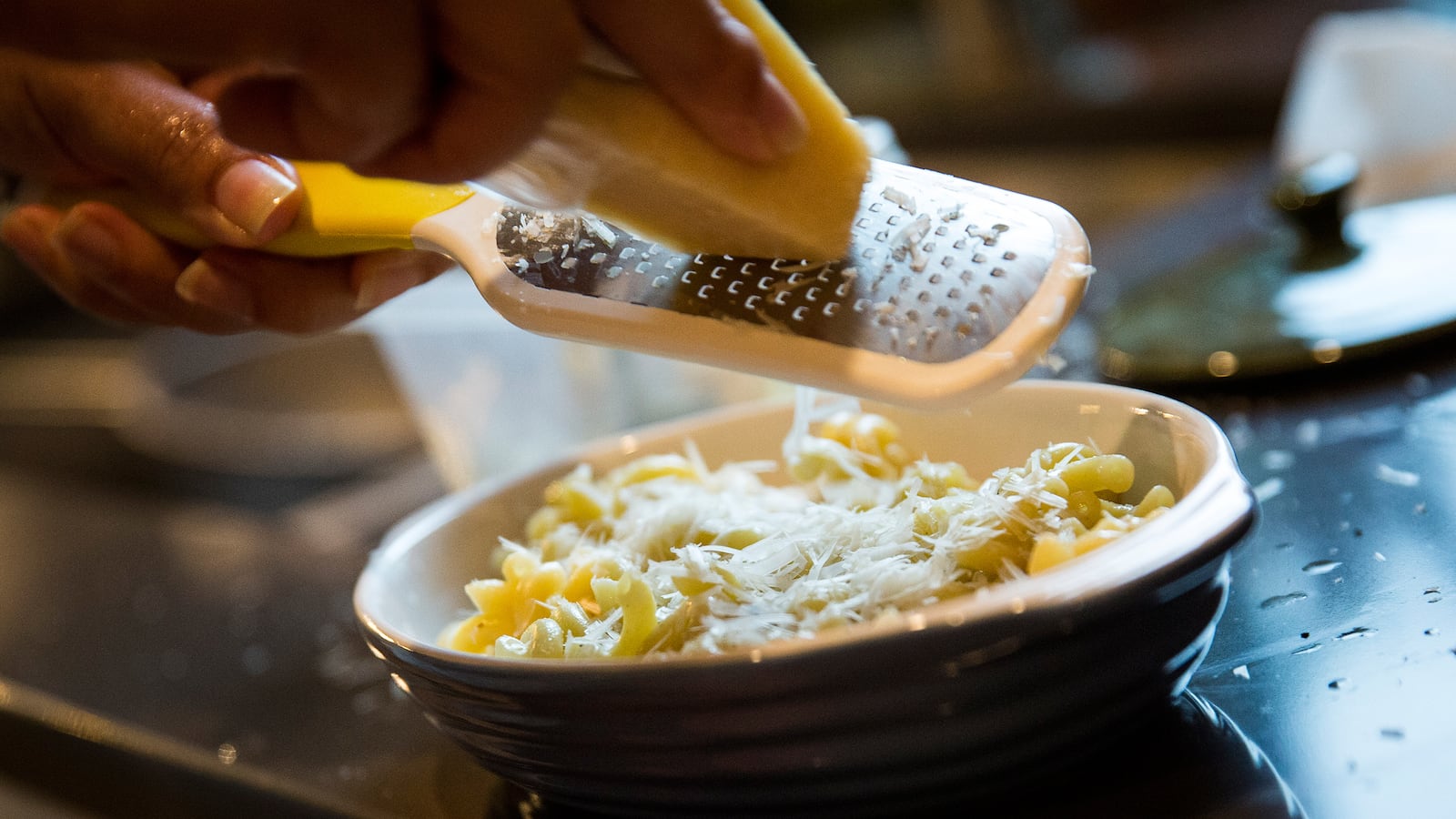 articles/2015/10/03/how-thomas-jefferson-made-mac-cheese-popular/151002-Dobeneck-mac-cheese-tease_piezvn