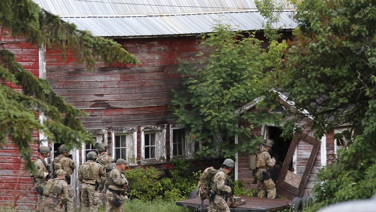 cheats/2015/06/11/cops-shut-highway-in-killer-hunt/150611-manhunt-ny-cheat_y9v4ri