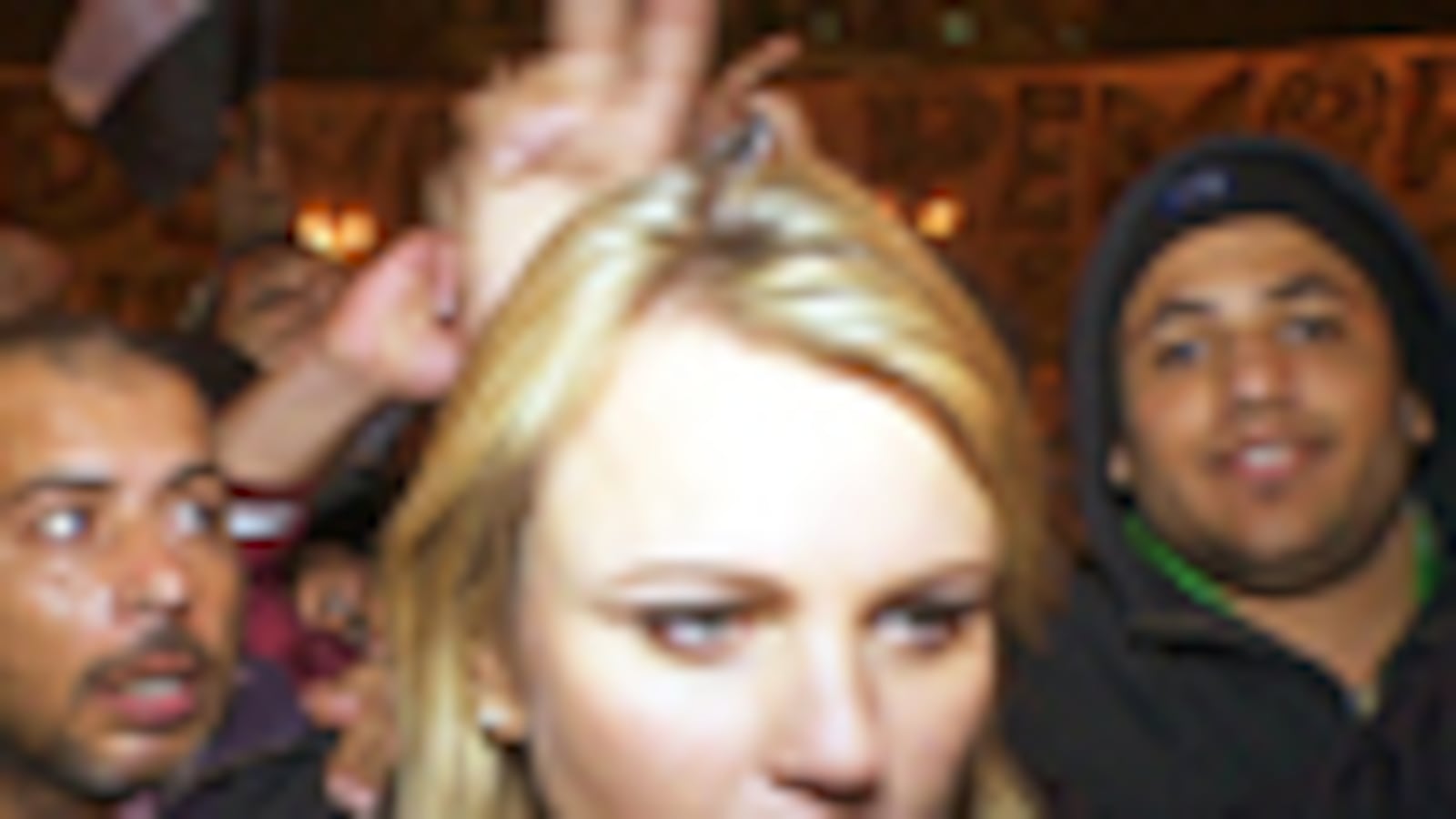 cheats/2011/02/16/nyu-prof-quits-after-lara-logan-tweets/lara-logan_160382_oxvved