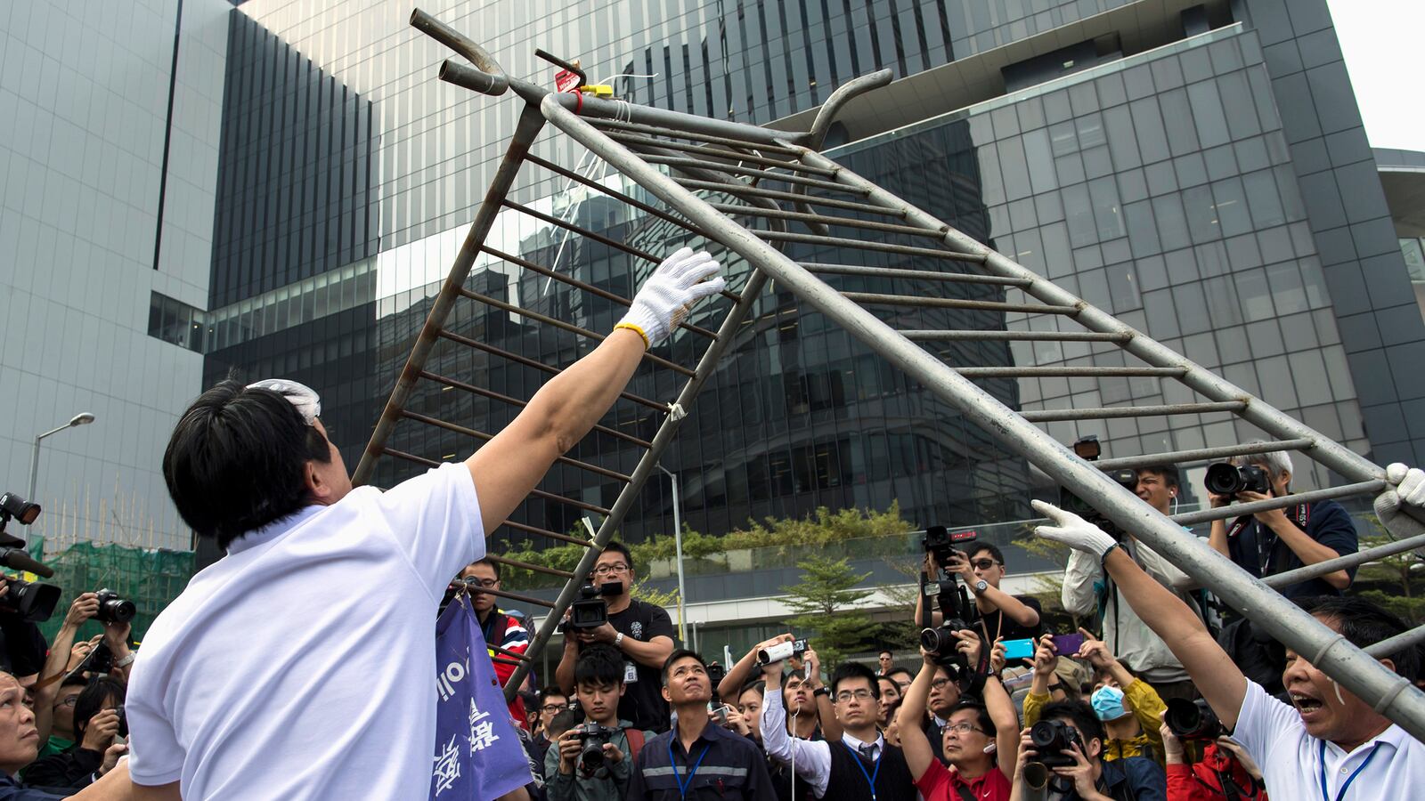 cheats/2014/11/18/hong-kong-clears-protest-area/141118-hong-kong-cheat_yhg5u3