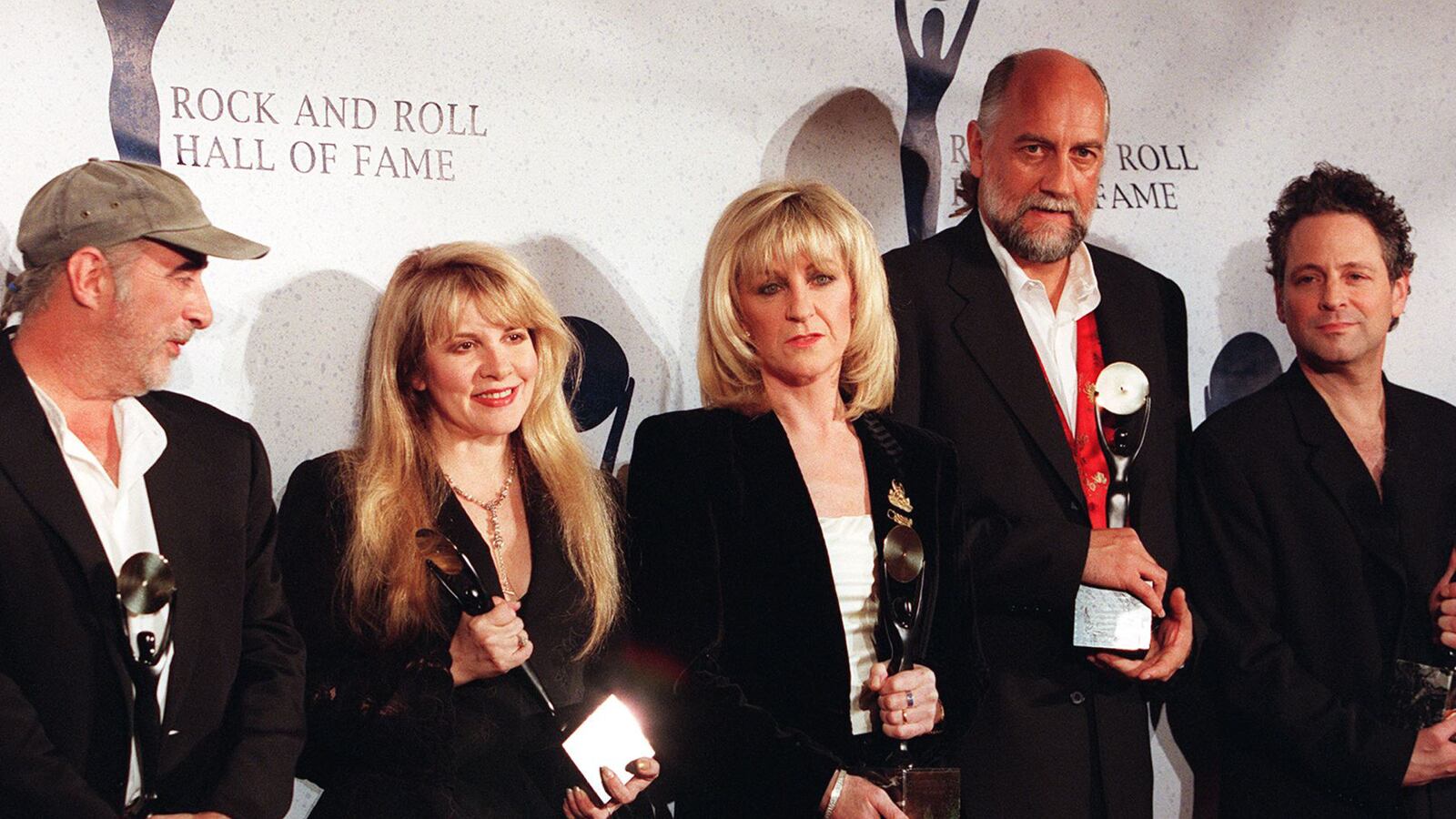 cheats/2014/01/28/fleetwood-mac-reunion-in-the-works/140128-fleetwood-mac-cheat_wnnsuv