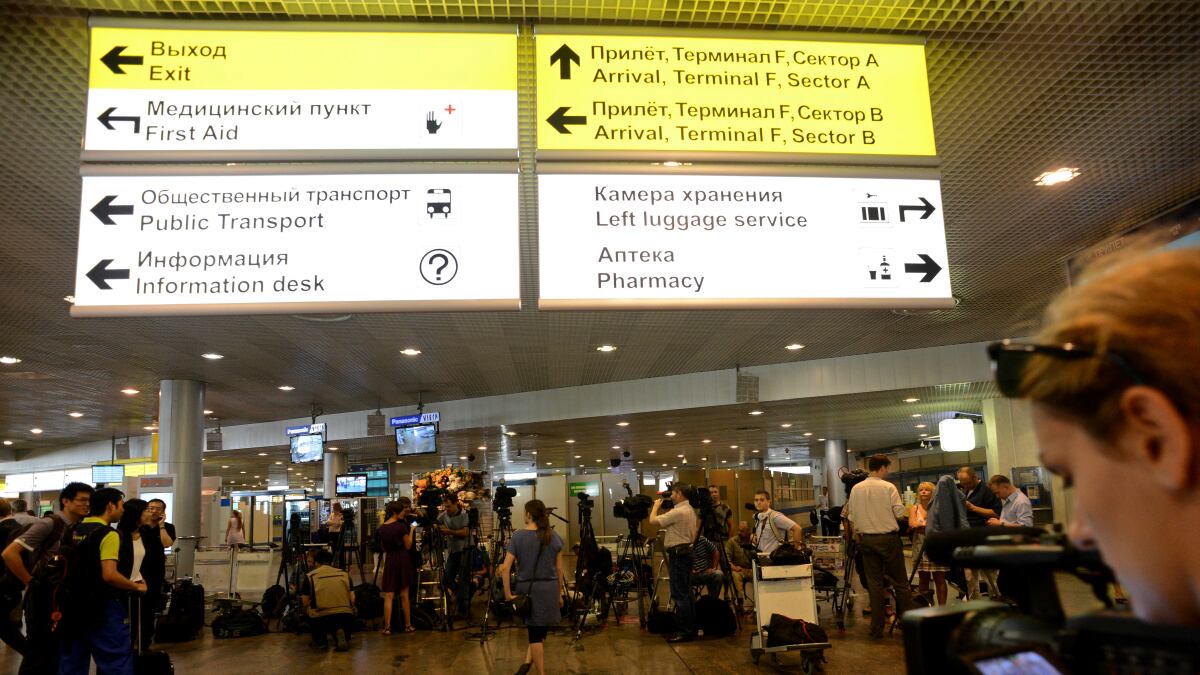 cheats/2013/09/29/billions-lay-unclaimed-in-moscow-airport/billions-moscow-airport-cheat_yklszu