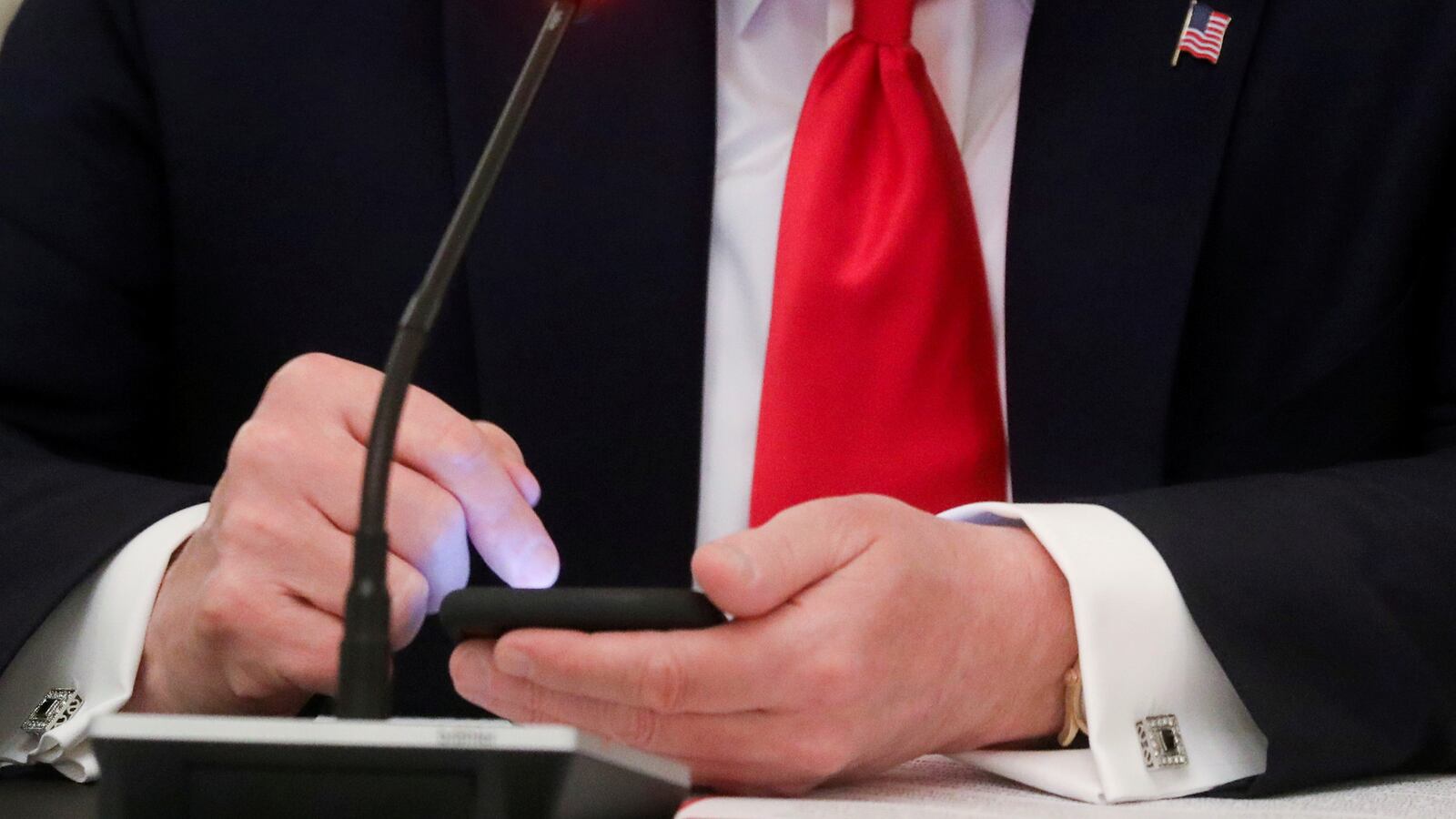 2021-05-05T000000Z_940501406_RC2H9N9WS6N2_RTRMADP_3_TRUMP-FACEBOOK_wx0xfv