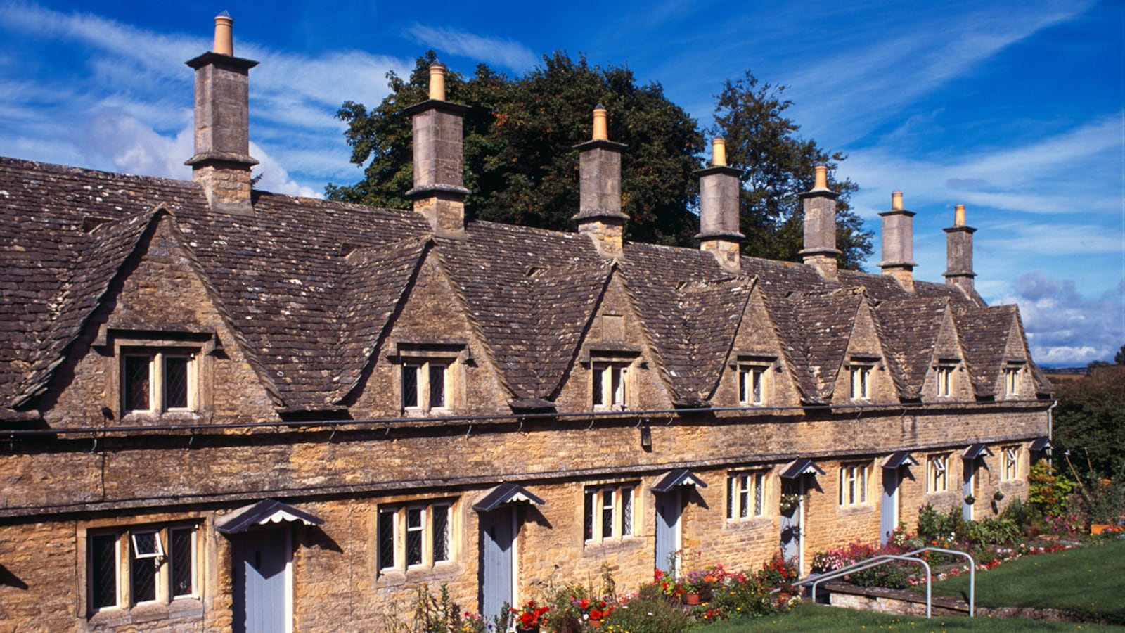 articles/2011/07/16/news-of-the-world-chipping-norton-country-escape-for-britain-s-elitej/chipping-norton-underhill_ojdnua