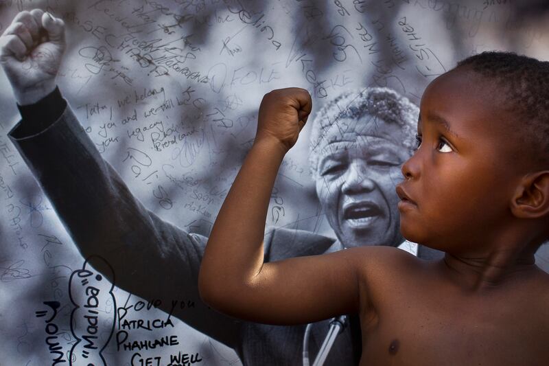 galleries/2013/12/05/nelson-mandela-s-life-in-photo/130714-mandela-cheat_z5arxk