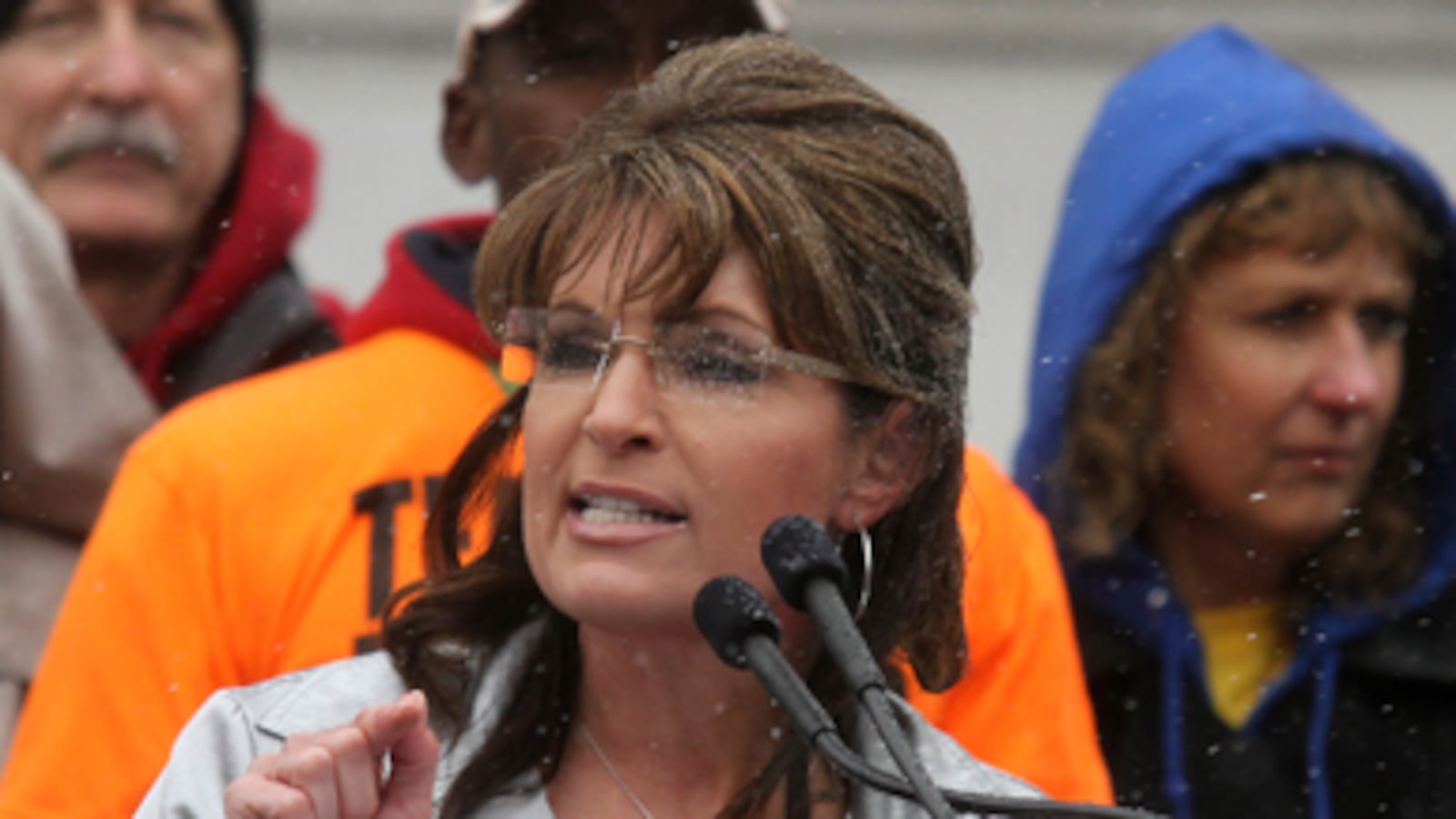 cheats/2011/04/16/palin-rips-obama-in-wisconsin/sarah-palin-returns_ap6oub
