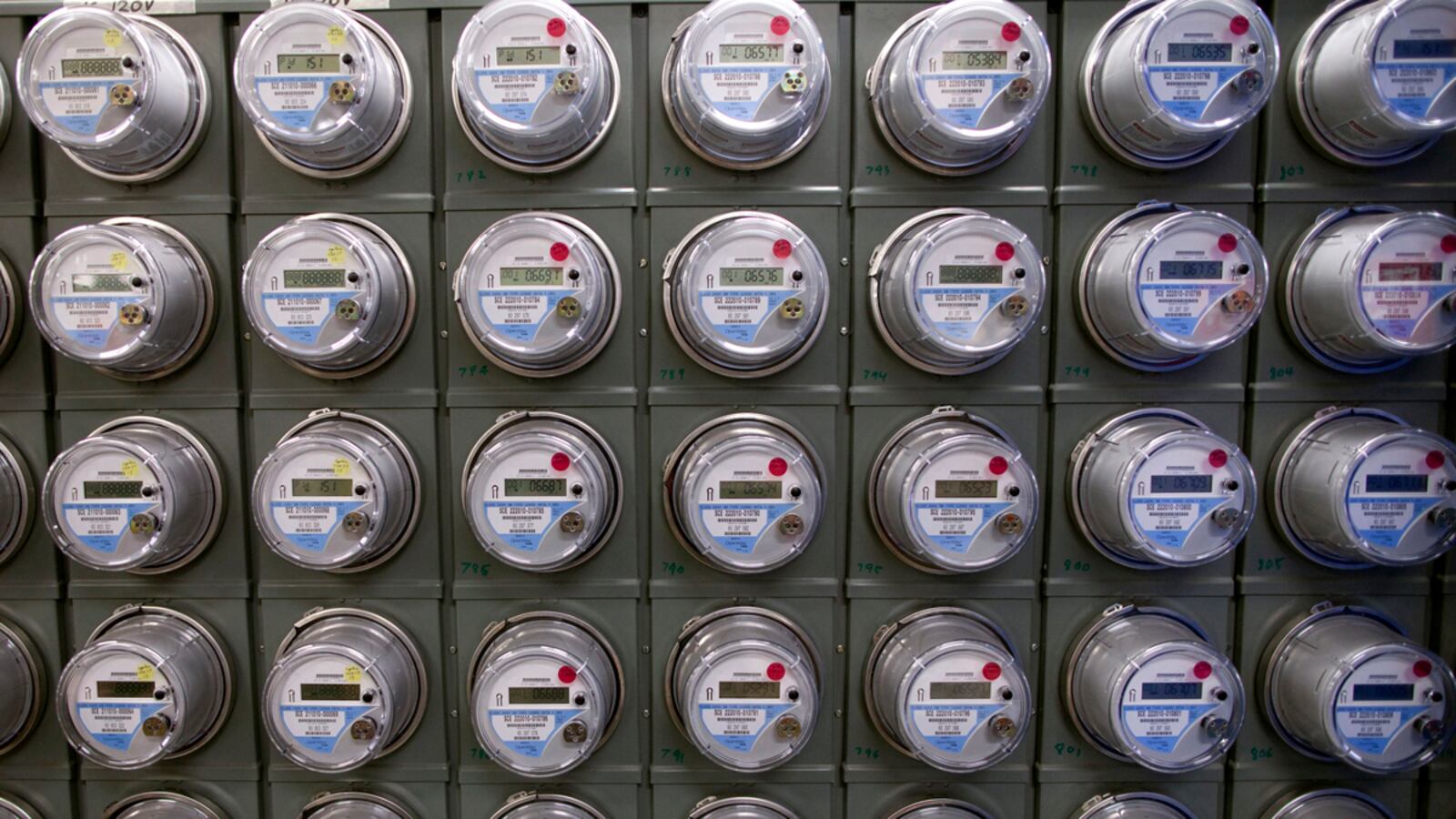 articles/2012/11/04/how-to-stop-blackouts-smart-grid-technology-could-ease-storms-aftermath/green-smart-grid-tease-embed_eyqhja