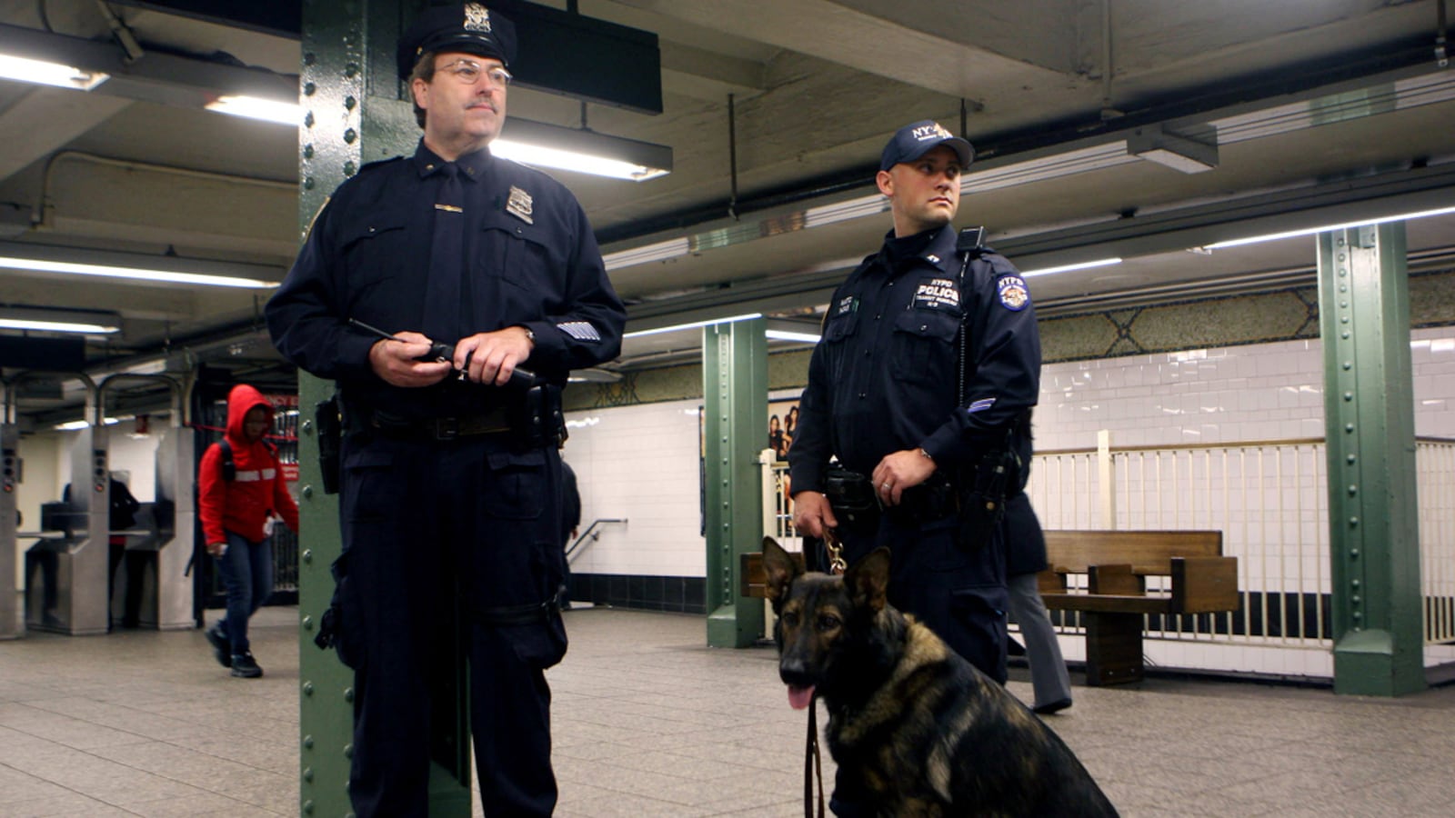 cheats/2012/05/02/the-high-stakes-race-to-catch-the-subway-bomber/nyc-subway-terror-plot-cheat_msblyf