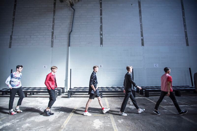 galleries/2012/07/02/men-s-fashion-week-in-paris-spring-2013-backstage-photos/paris-fashion-tachman-mihara-yasuhiro-362_immhd3