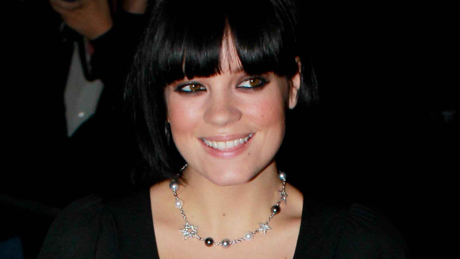 cheats/2011/11/26/lily-allen-gives-birth-to-girl/lily-allen-gives-birth-to-girl-cheat_gllk3i