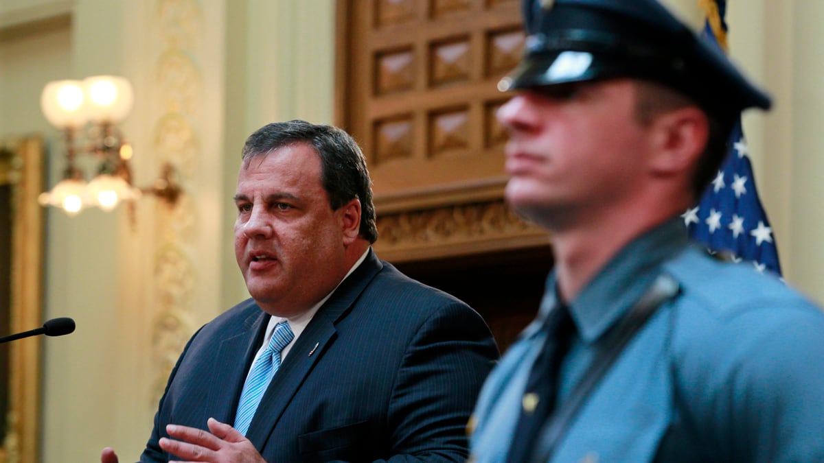 cheats/2012/07/06/christie-in-boardwalk-shouting-match/chris-christie-jersey-shore-cheat_x5usot