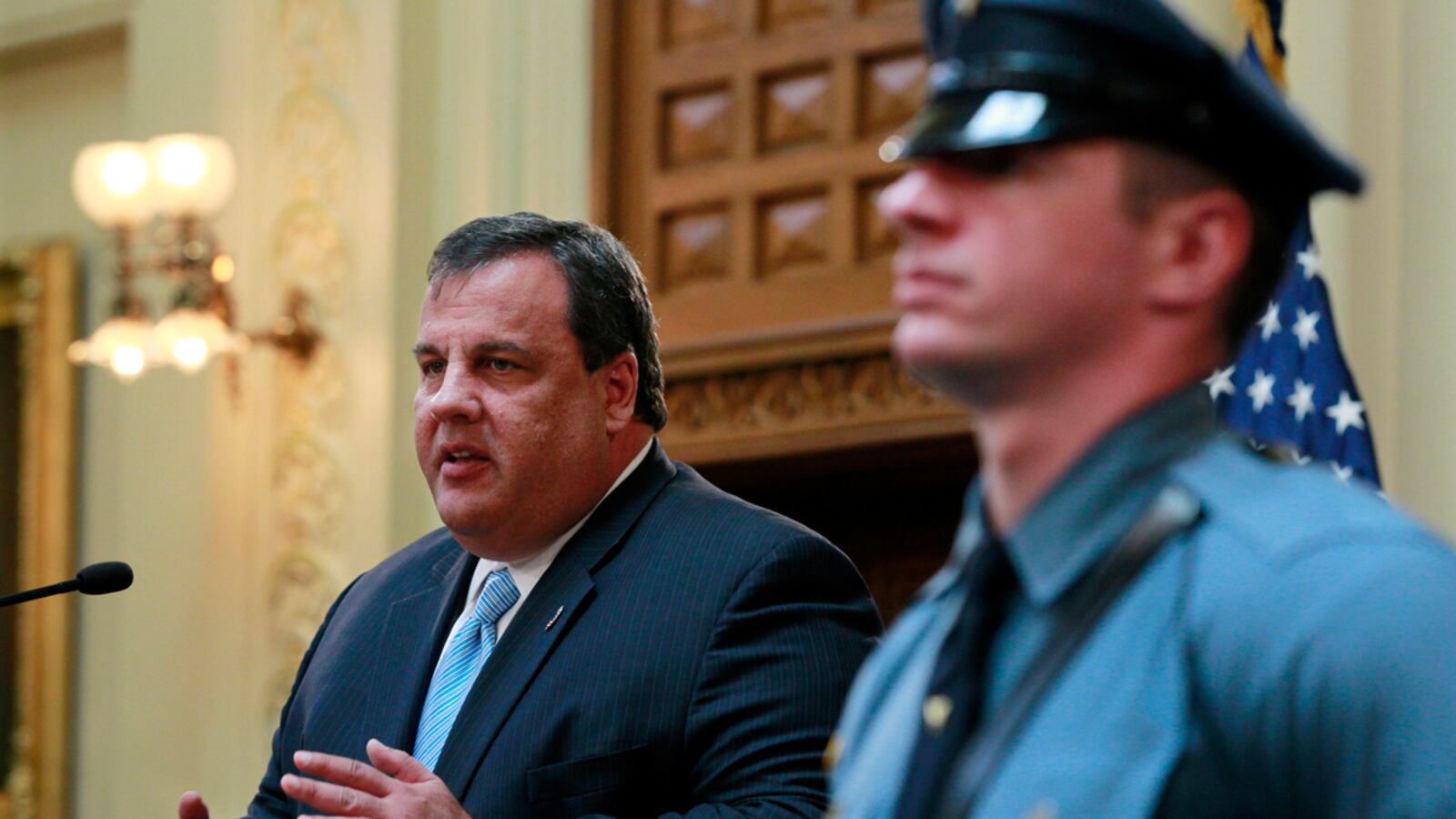 cheats/2012/07/06/christie-in-boardwalk-shouting-match/chris-christie-jersey-shore-cheat_x5usot