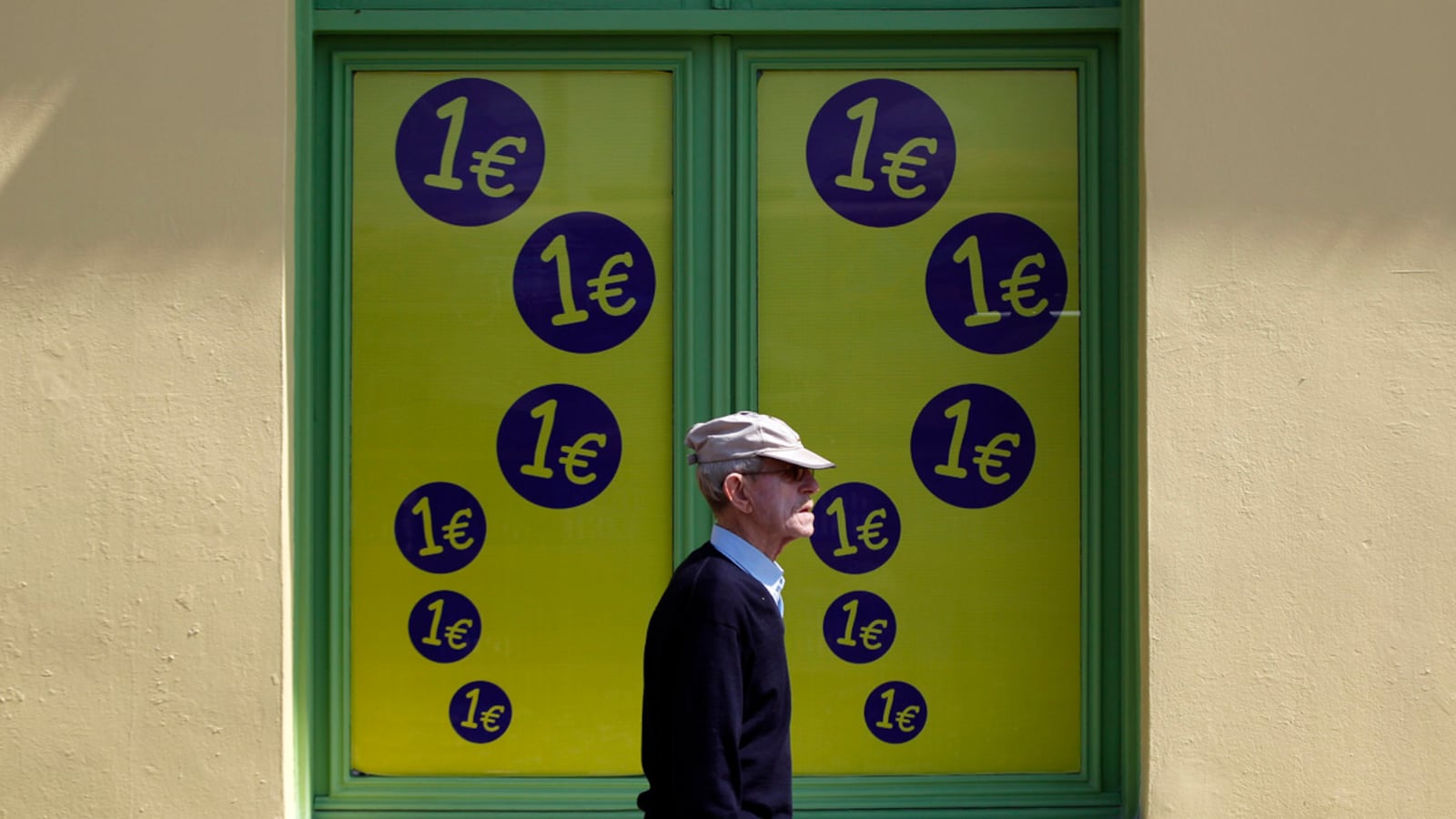 articles/2012/07/13/despite-dissent-greece-to-sell-public-assets/greece-fire-sale-nadeau_tgebsq