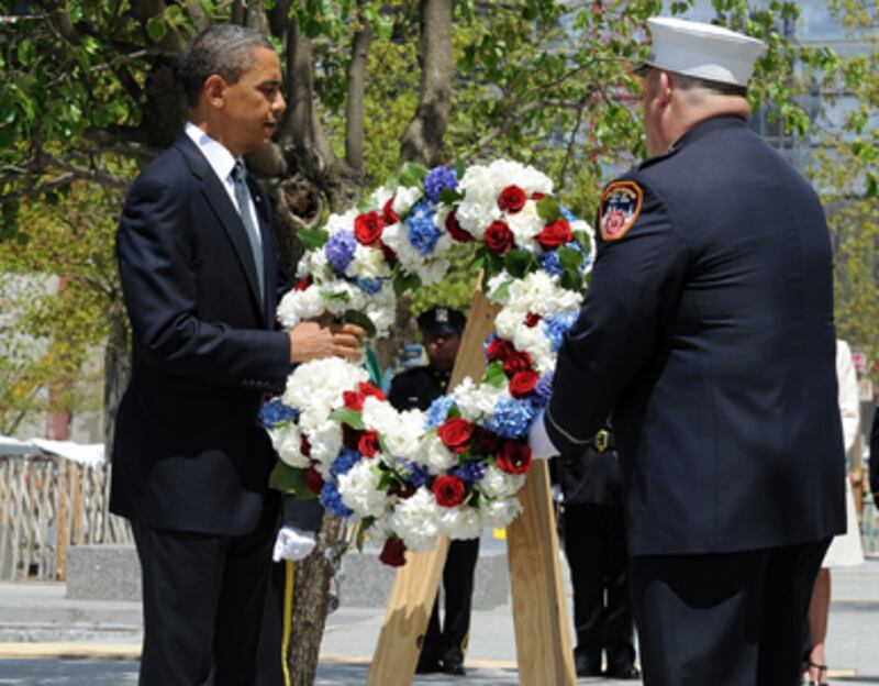 articles/2011/05/05/osama-bin-laden-death-photos-more-updates/obama-gound-zero-gallery_178298_pppnnf