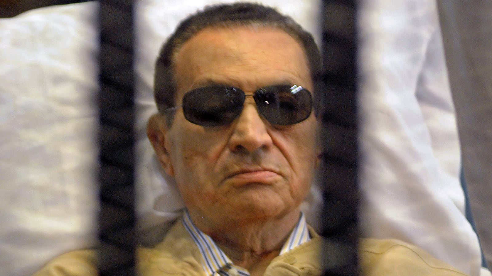 cheats/2012/06/02/mubarak-sentenced-to-life-in-prison/hosni-murbarck-life-cheat_lpvbxs