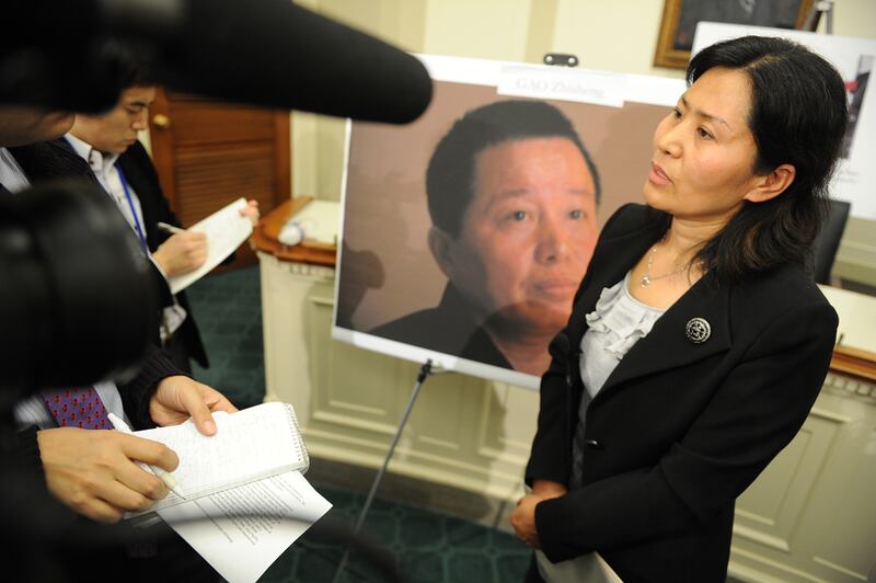 galleries/2012/05/01/5-chinese-dissidents-who-managed-daring-escapes-and-one-who-didn-t/china-dissident-escapes-geng-he_wu6tiz