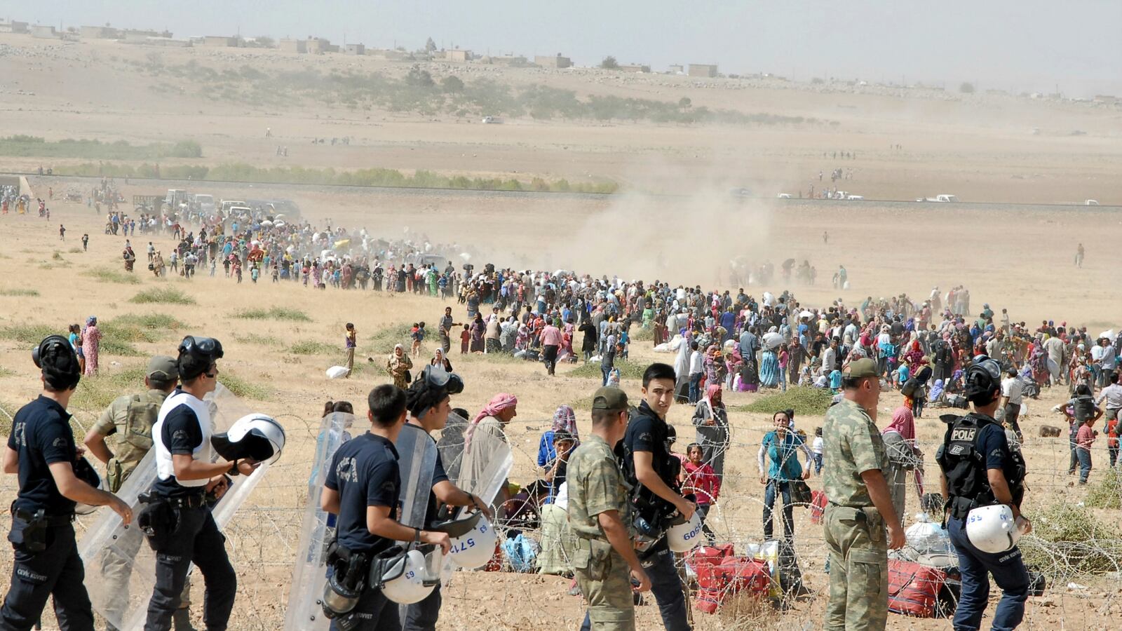 cheats/2014/09/20/45-000-flee-to-turkey-after-isis-attack/140920-turkey-syria-cheat_enwfb3