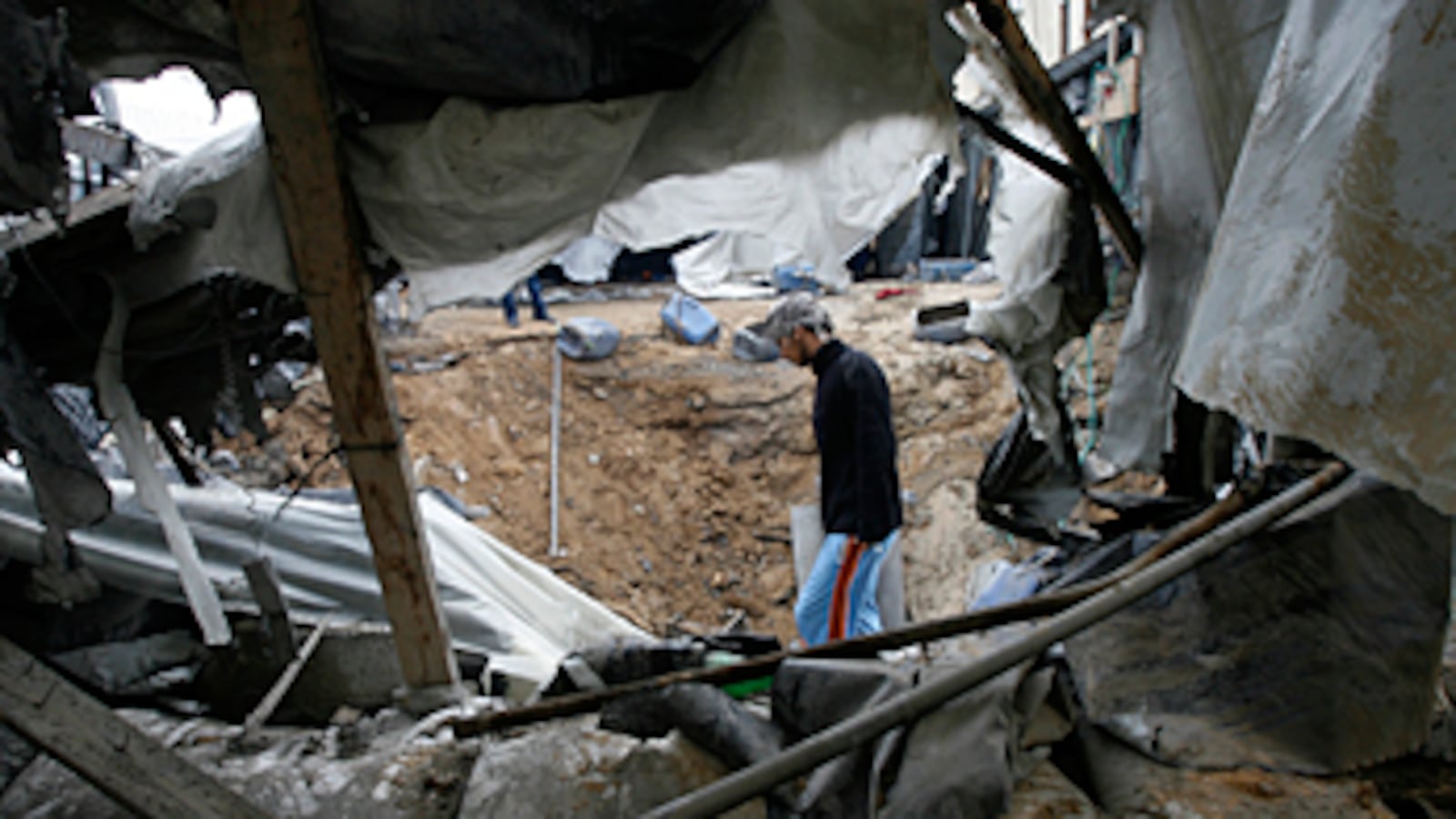 cheats/2011/03/24/israel-gaza-exchange-fire/gaza-airstrike_qf5j0g