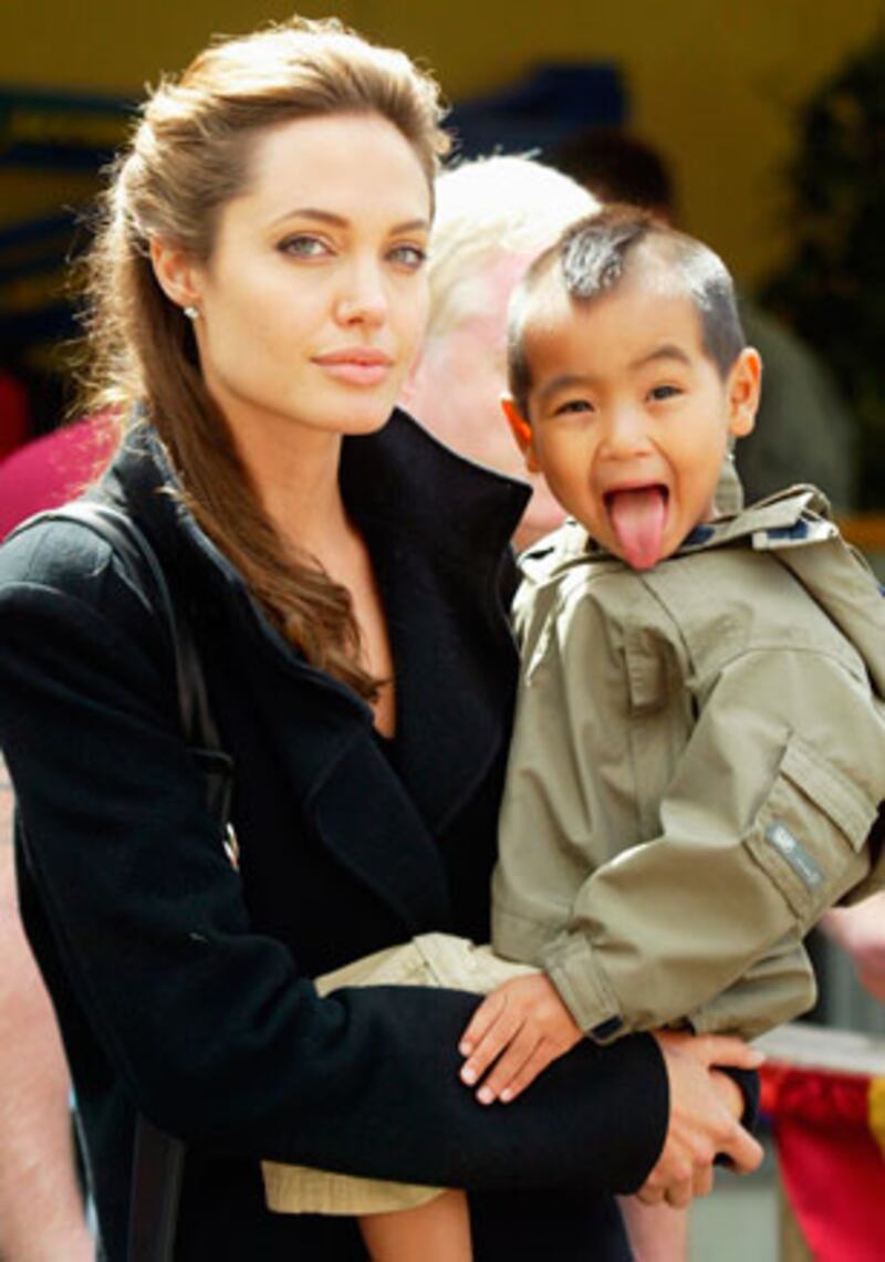 galleries/2010/04/28/single-parent-celebrity-adoptions/single-celeb-parents---jolie_i1q0mq