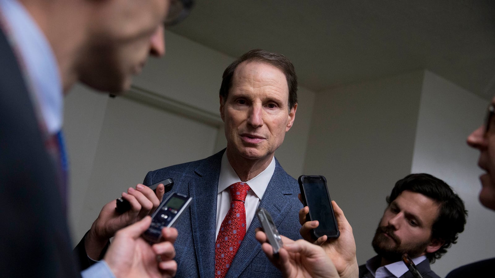 articles/2014/06/14/ron-wyden-and-rand-paul-the-senate-s-nsa-busting-ben-franklin-caucus/140613-clift-wyden-tease_iuiiob