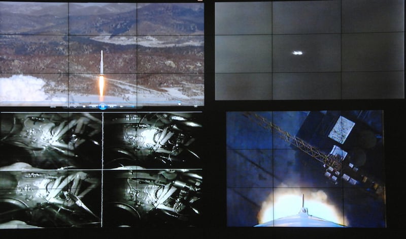 galleries/2012/12/12/defiant-north-korea-celebrates-rocket-launch-photos/north-korea-launches-missile2_sguphh