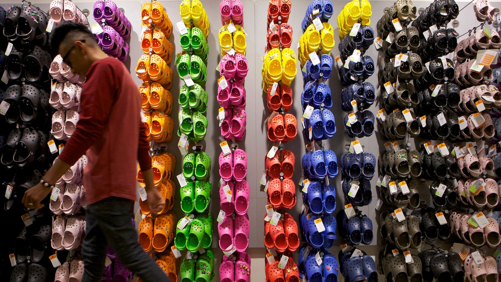 articles/2013/08/08/crocs-stock-falls-on-critical-research-report/130808-ferguson-crocs-tease-embed_tgdics