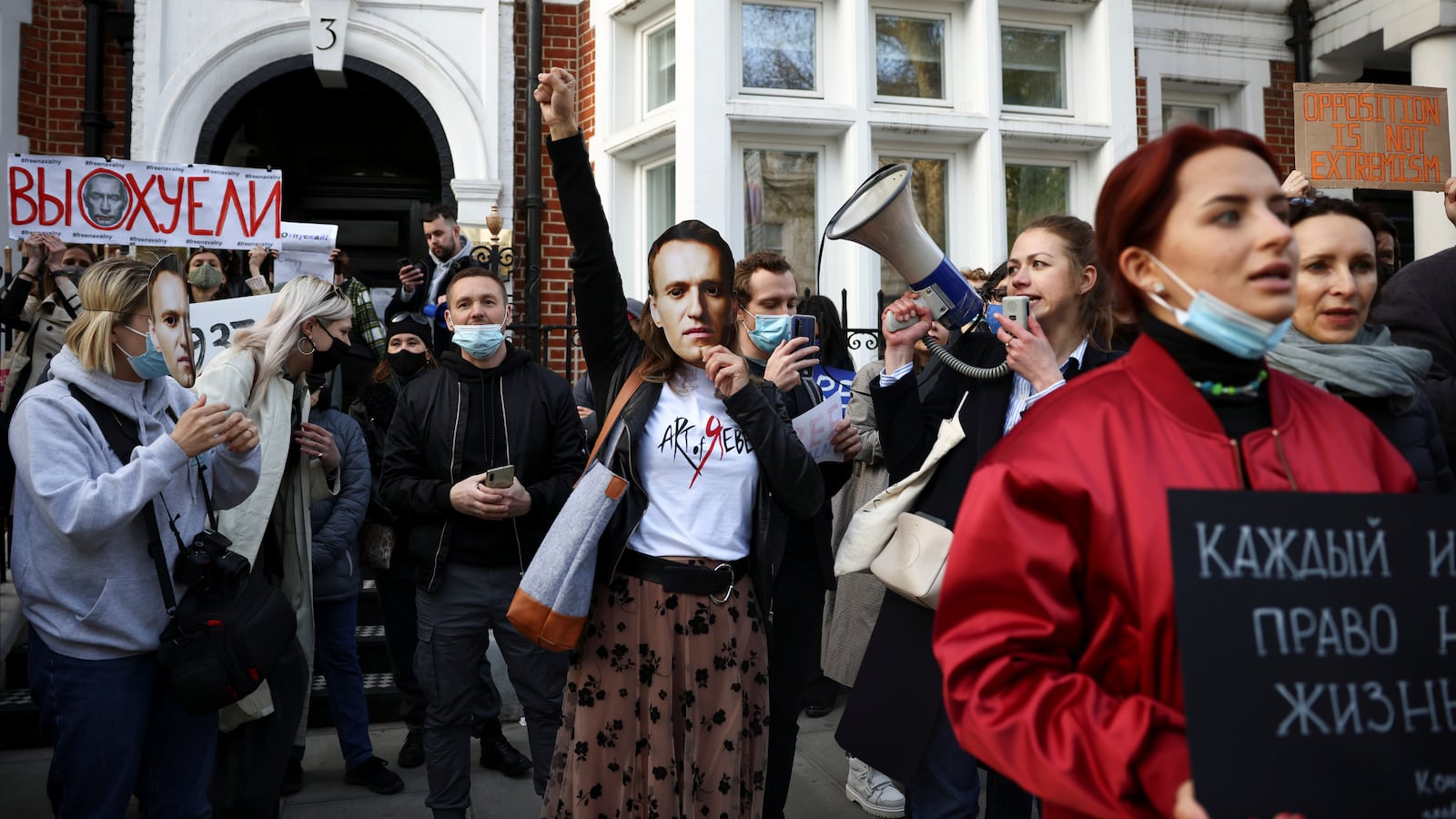 2021-04-21T173118Z_1578603397_RC2H0N9WN6VH_RTRMADP_3_RUSSIA-POLITICS-NAVALNY-PROTESTS_g97v4p