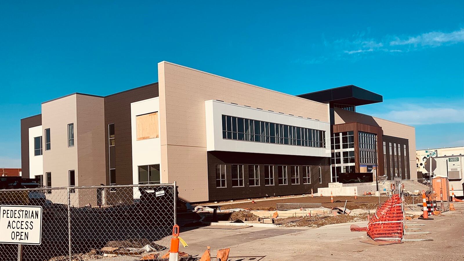 Warren_County_Iowa_new_courthouse_spnwiv