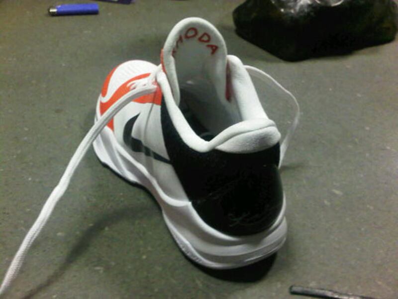 galleries/2010/08/04/celebrity-twitpics/twitpi84---rhoda_wonztb