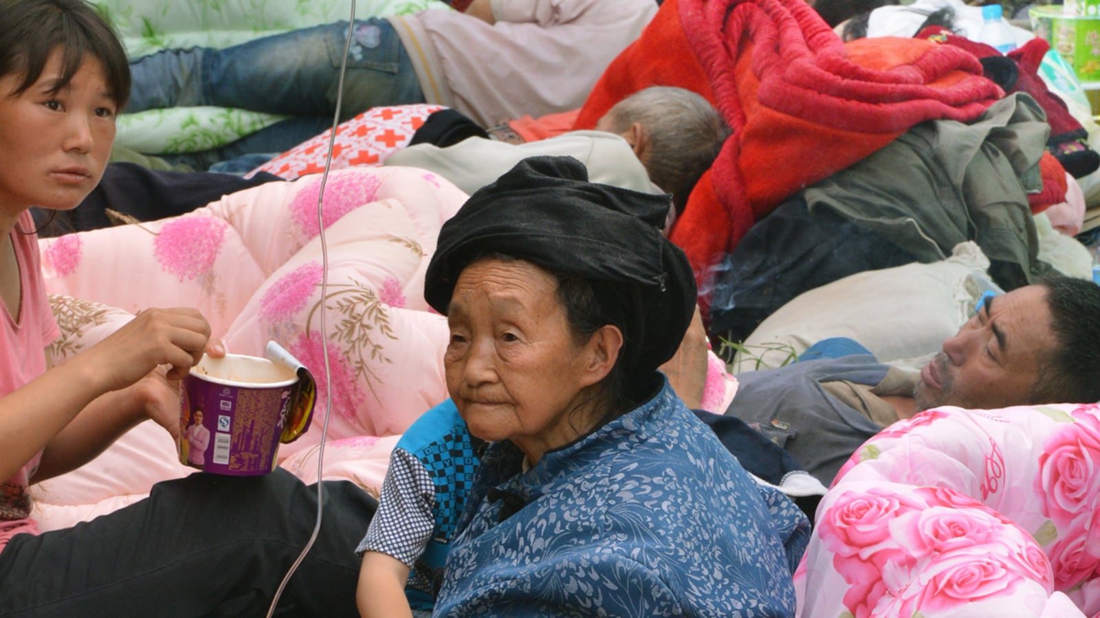 cheats/2012/09/09/chinese-quake-zone-awaits-supplies/china-earthquake-zone-awaits-supplies-cheat_uadewp