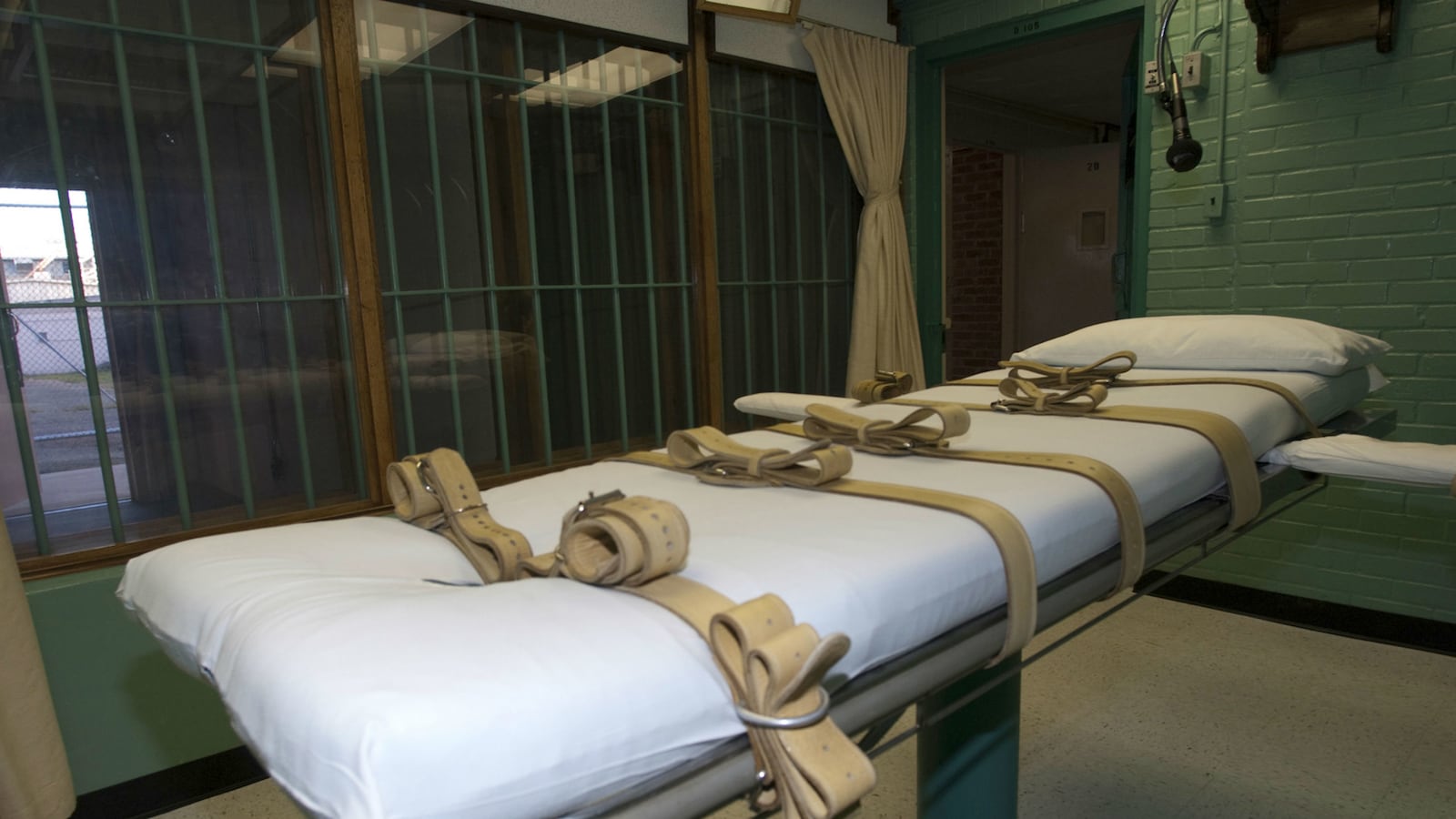 cheats/2014/08/25/aclu-sues-for-right-to-see-executions/140825-lethalinjectionACLU-cheat_rxlap7