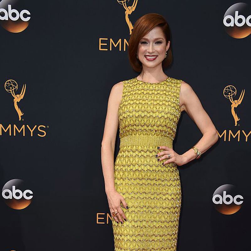 galleries/2016/09/18/how-to-win-the-emmys-red-carpet-starring-claire-danes-niecy-nash-and-emilia-clarke/160918-68-Annual-Emmy-Gallery-10_avr7hg