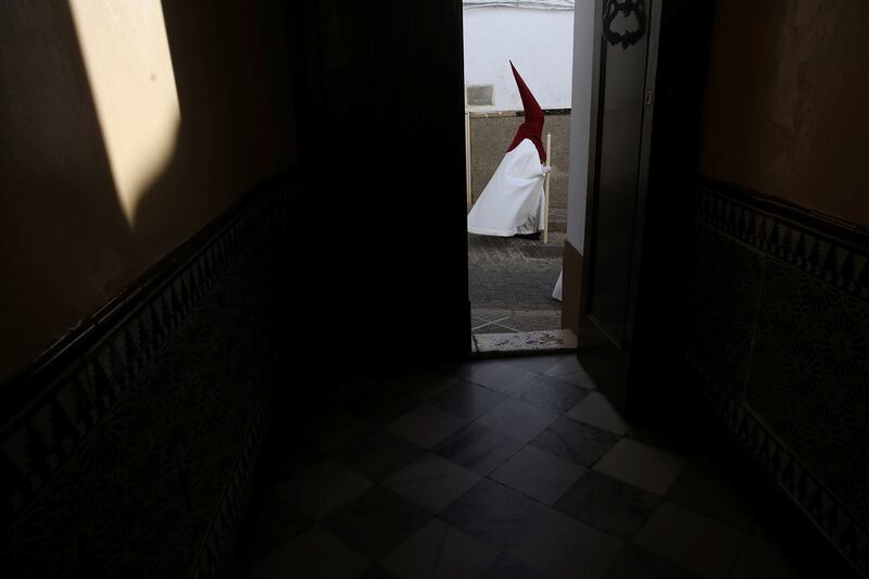 galleries/2017/04/12/christians-celebrate-holy-week-around-the-world/171104-holy-week-embed-7_e27mmj