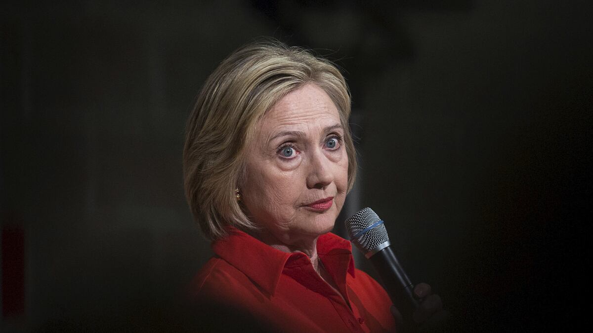 cheats/2015/11/13/hillary-email-companies-blocking-senate/151113-clinton-cheat_mca3cg