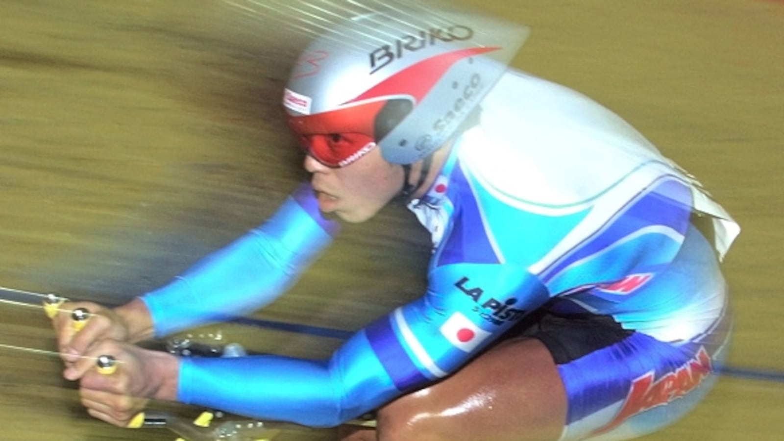 Japan's Toshiaki Fushimi races during the men's 1 km time trial competition of the 2000 World Track Cycling Championships in Manchester 25 October 2000. Fushimi finished 10th. (Photo by Joël SAGET / AFP) (Photo by JOEL SAGET/AFP via Getty Images)