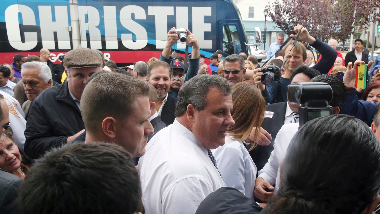 articles/2013/11/03/can-christie-win-latinos/131101-chris-christie-tease_cvozen