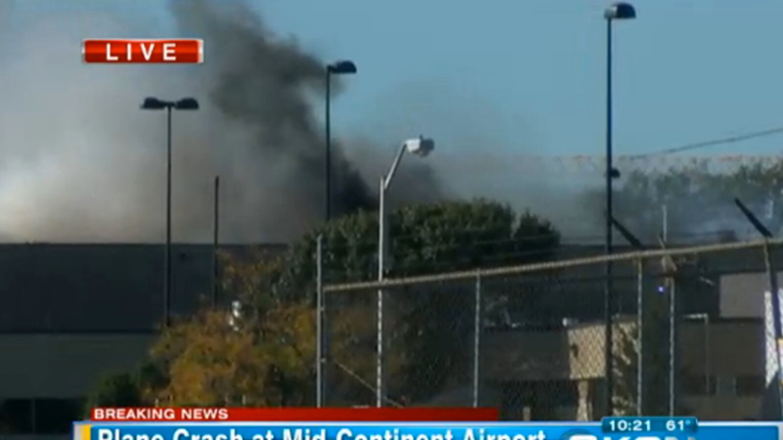 cheats/2014/10/30/plane-hits-building-at-kansas-airport/141030-plane-crash-cheat_ycf9gy