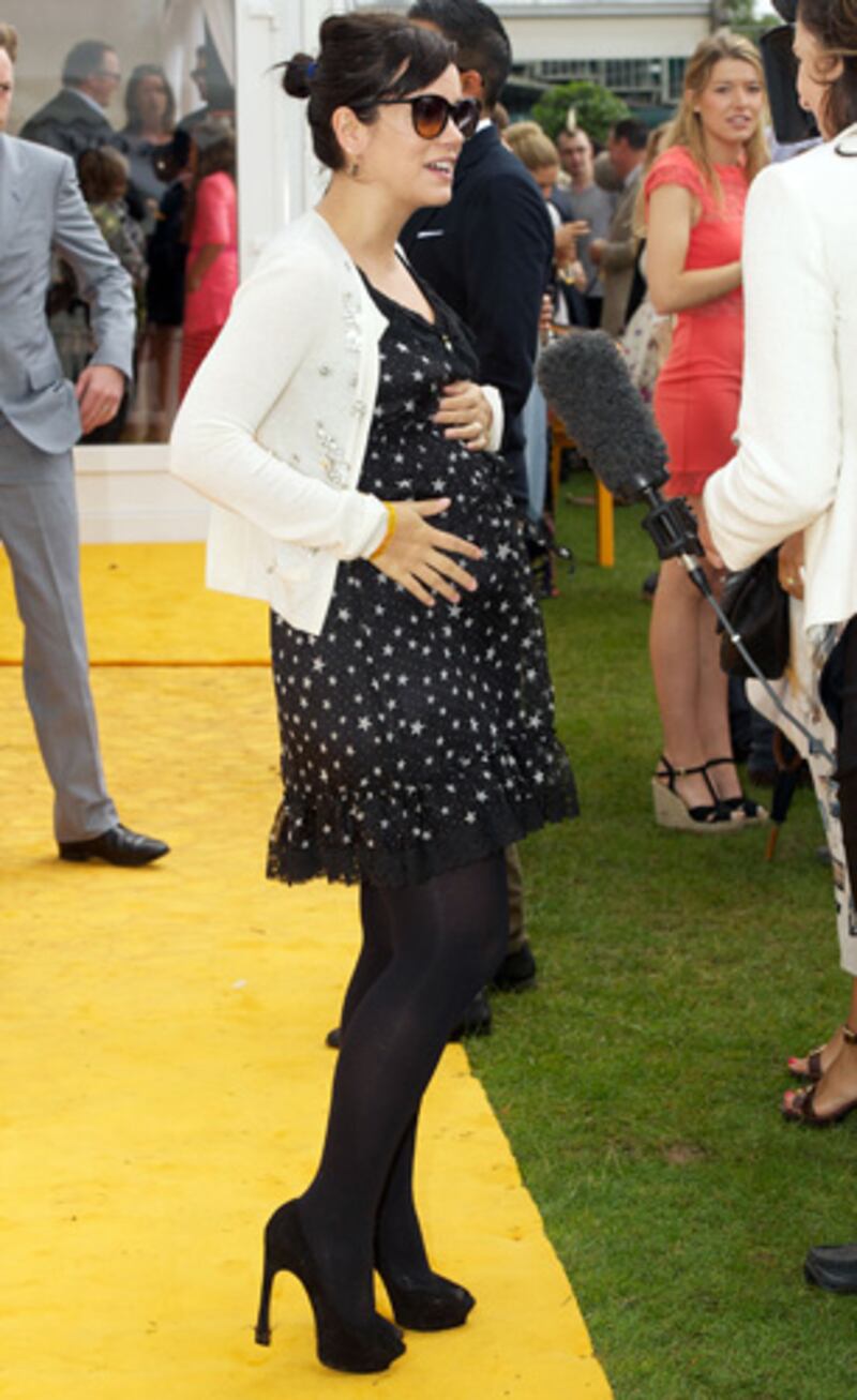 galleries/2012/05/11/beyonce-jessica-simpson-more-first-time-celeb-moms-photos/lily-allen-celeb-first-time-mothers_drv2uc