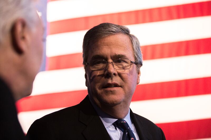 articles/2014/05/05/the-numbers-don-t-lie-jeb-bush-can-t-beat-hillary-clinton/140504-tomasky-jeb-tease_nz9bfj