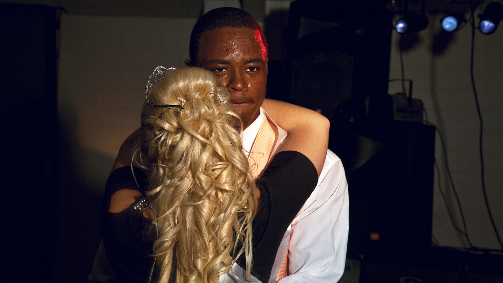 articles/2015/05/06/as-this-southern-town-prepared-for-its-first-desegregated-prom-a-young-black-man-was-killed/150506-marlow-southern-rites-embed_snrpe6