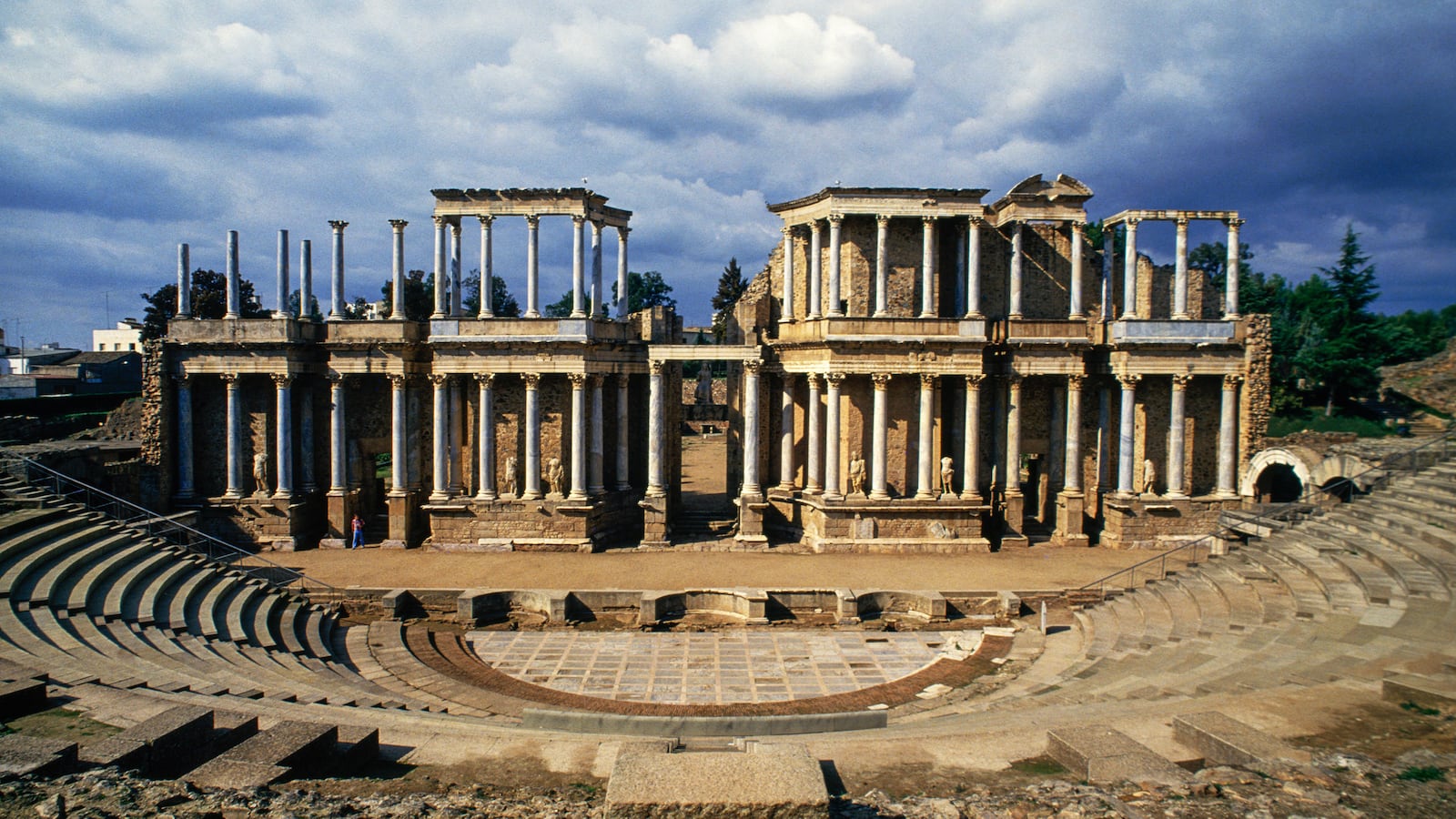 200106-Hoffler-Big-World-Merida-Spain-tease_ehniiz