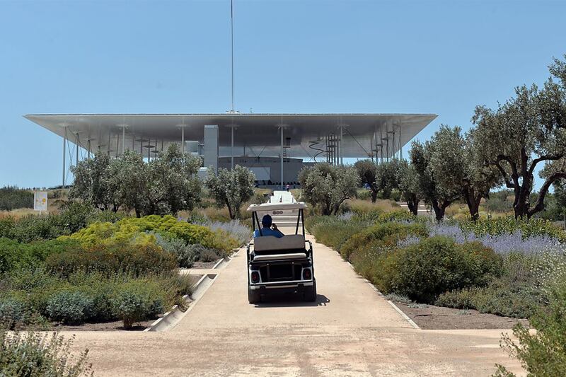 220424-Sakalis-Grave-Library-embed1_rvpamx