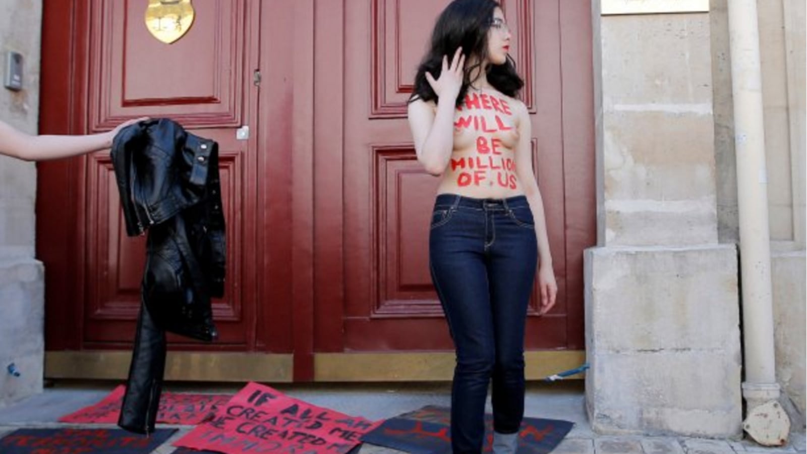 femen-protest-aliaa-magda-elmadhy_yywop5