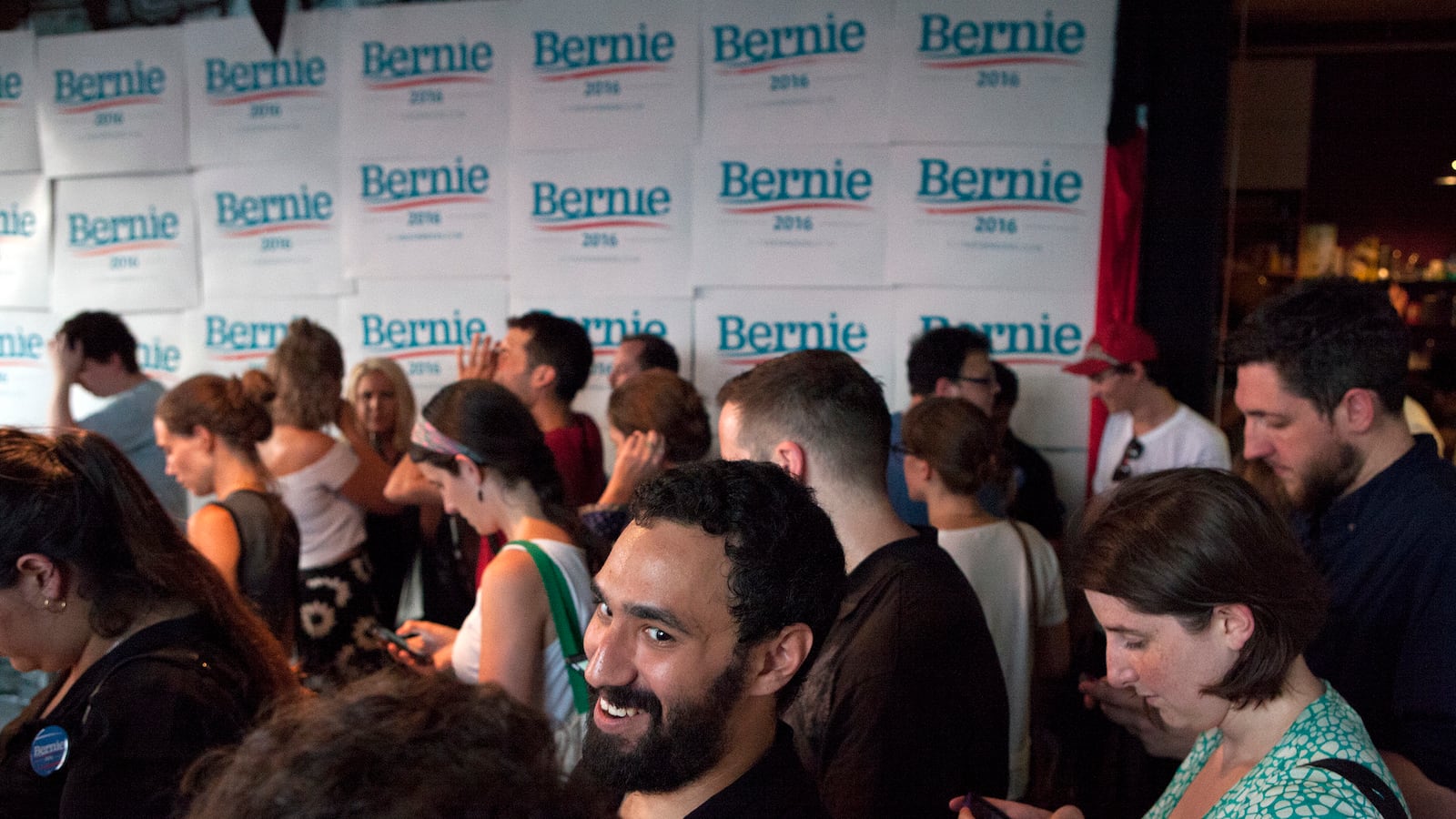 galleries/2015/07/30/inside-a-brooklyn-bernie-grassroots-party-photos/150730-bernie-bushwick-01_tbk455