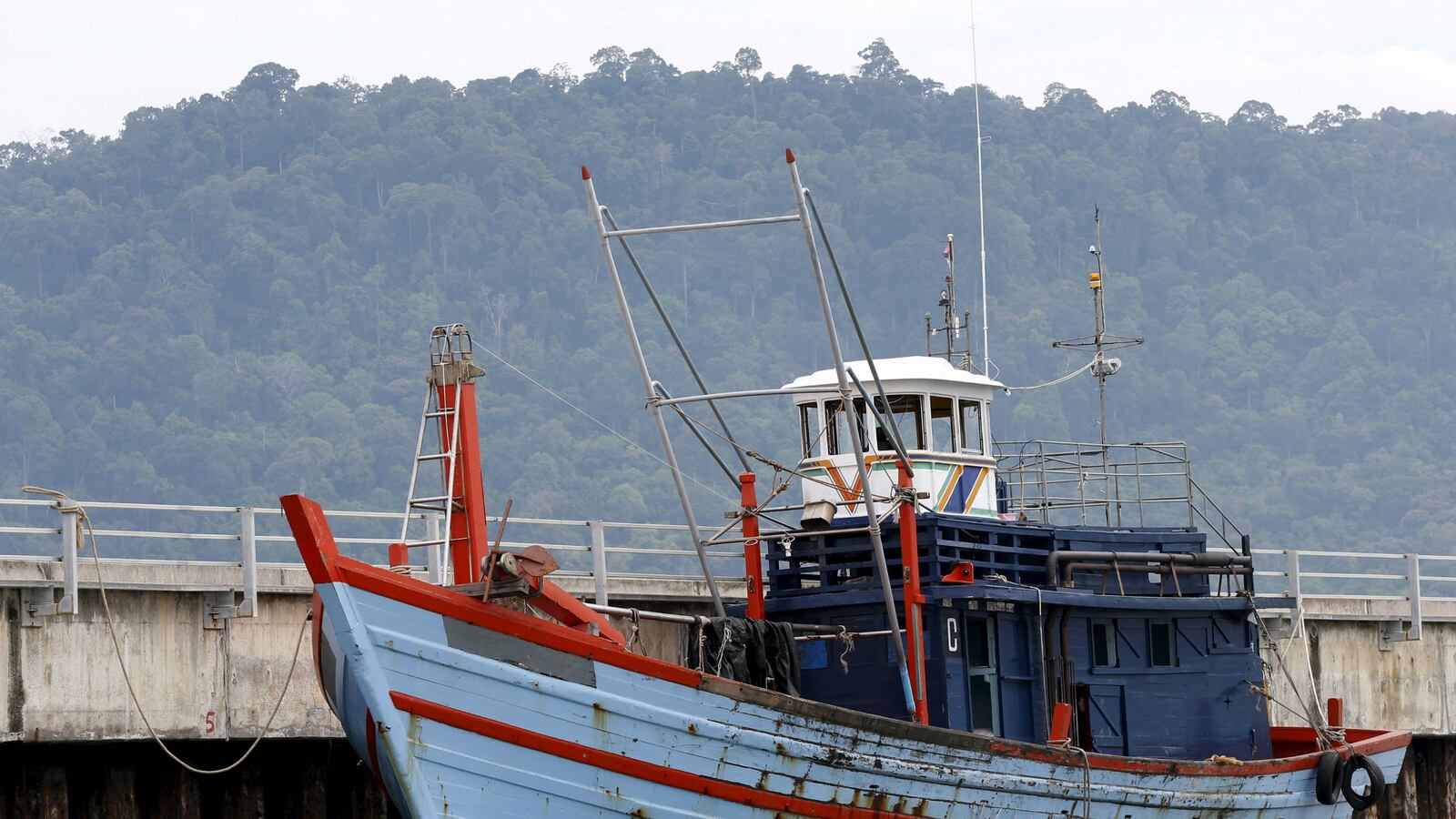 cheats/2015/05/19/370-migrants-rescued-taken-to-indonesia/150513-malaysia-migrant-boats-cheat_xps6rp