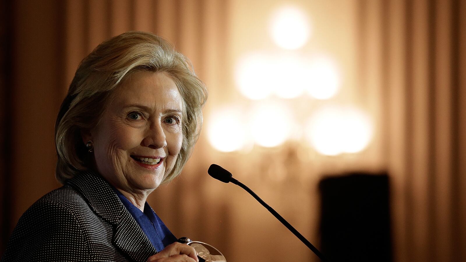 cheats/2014/01/05/hillary-rents-out-her-email-list/140105-clinton-cheat_jhkz6h