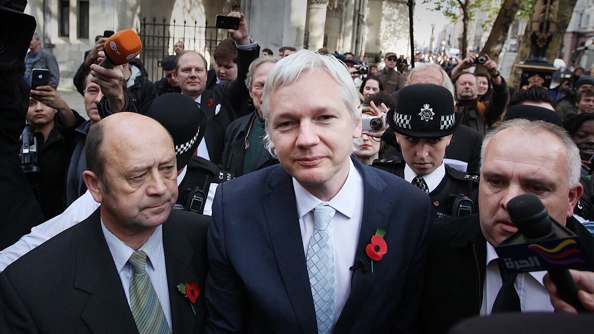 cheats/2011/11/28/wikileaks-relaunches-website/wikileaks-relaunch-assange-cs_ezlv40