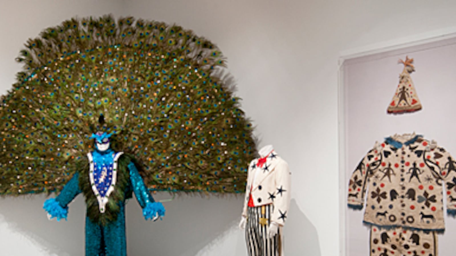 articles/2011/02/05/mens-clothing-the-peacock-male-exhibit-in-philadelphia/gopnik-peacock-male-gal-launch_drcfll